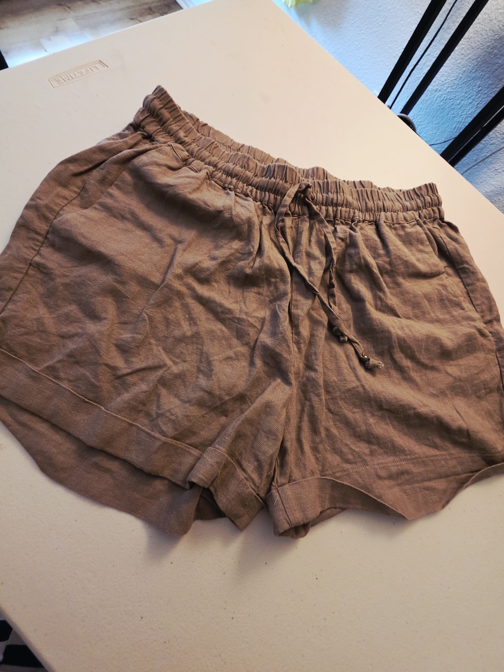 Women’s Drawstring Linen-Blend Shorts - Brown - Picture 2 of 9